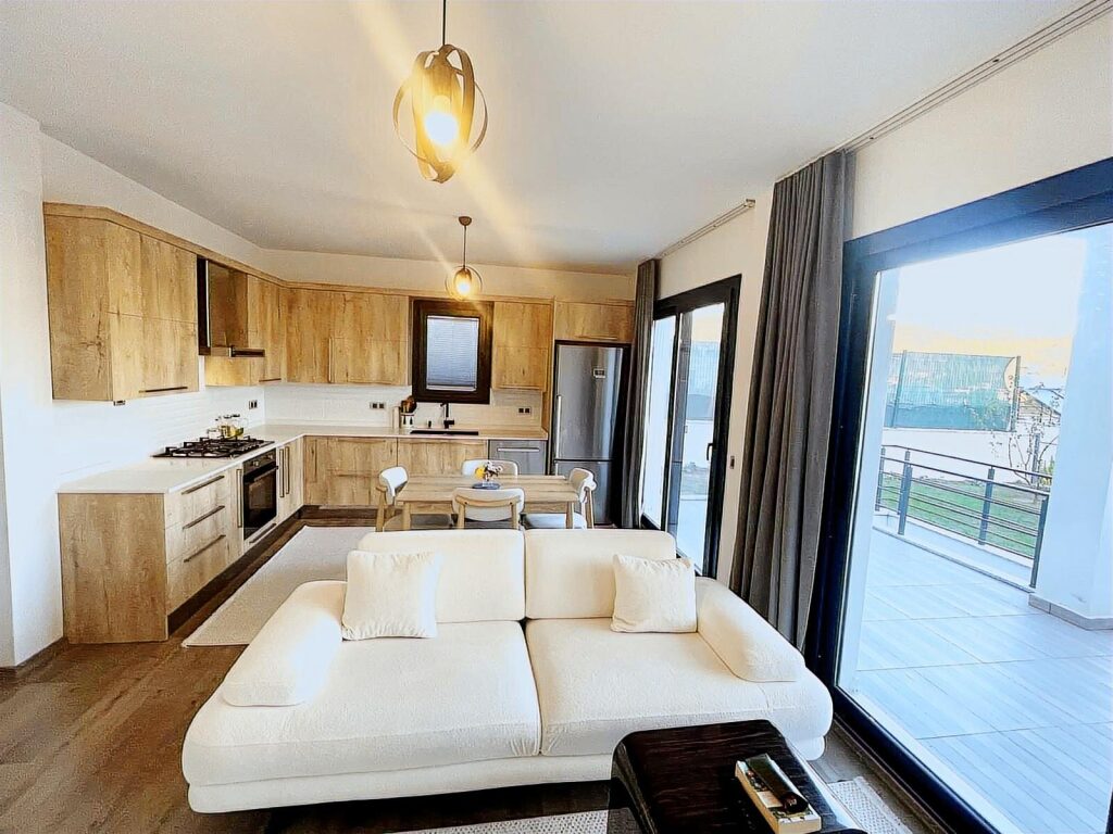 Akyarlar'da, 4+2,Masrafsız,Bahçeli,Yeni Tripleks Villa - 11