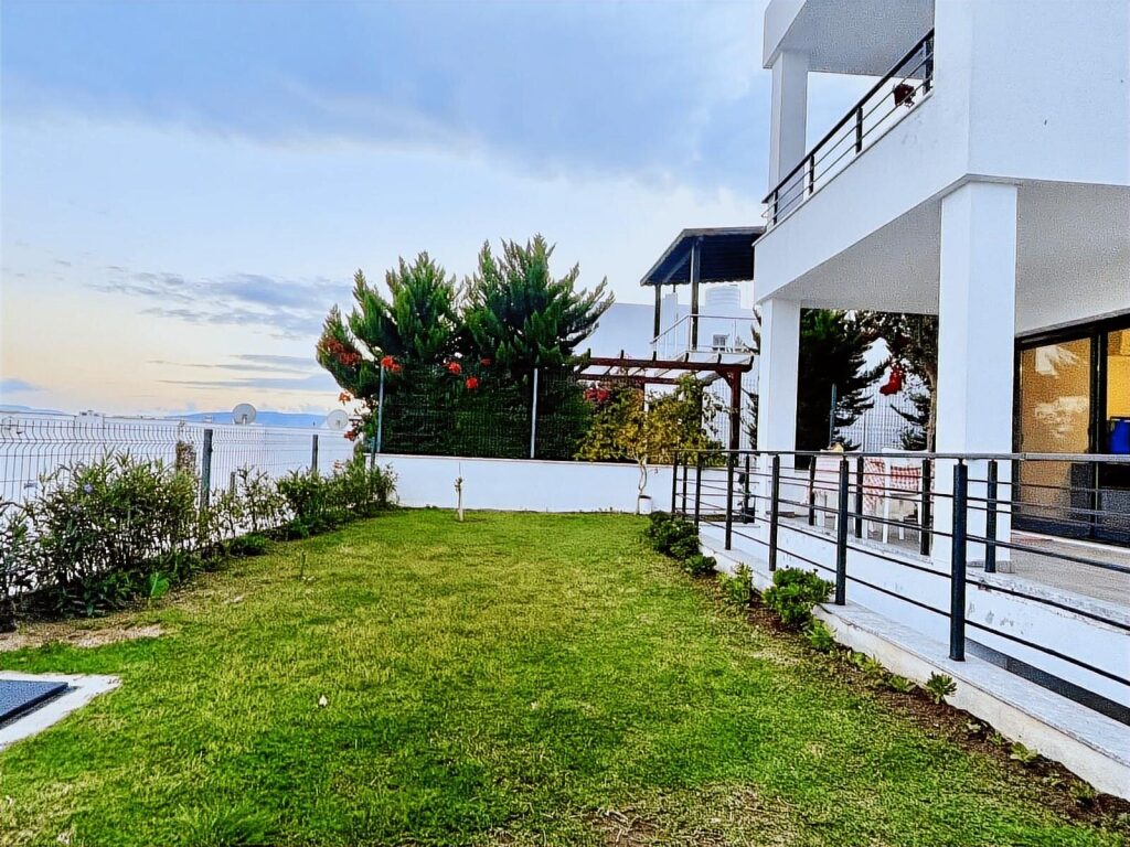 Akyarlar'da, 4+2,Masrafsız,Bahçeli,Yeni Tripleks Villa - 3