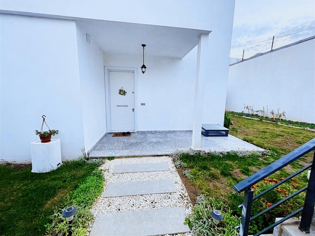 Akyarlar'da, 4+2,Masrafsız,Bahçeli,Yeni Tripleks Villa - 5