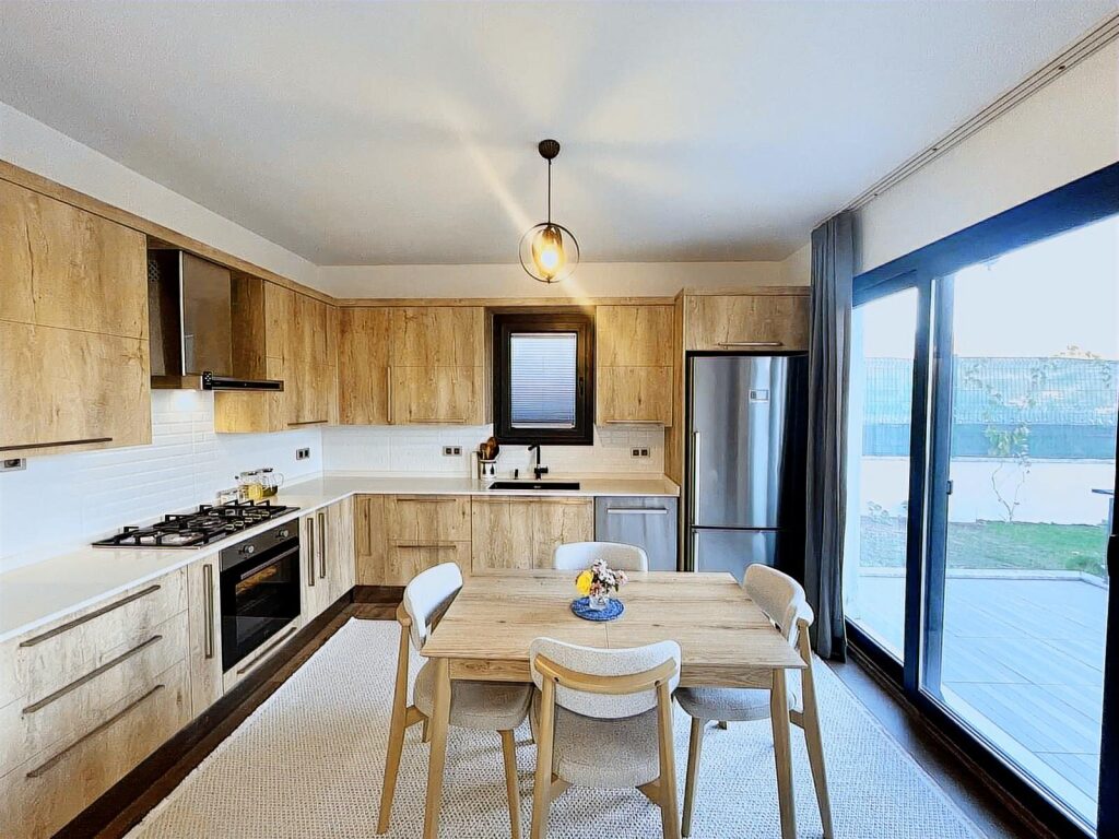 Akyarlar'da, 4+2,Masrafsız,Bahçeli,Yeni Tripleks Villa - 15