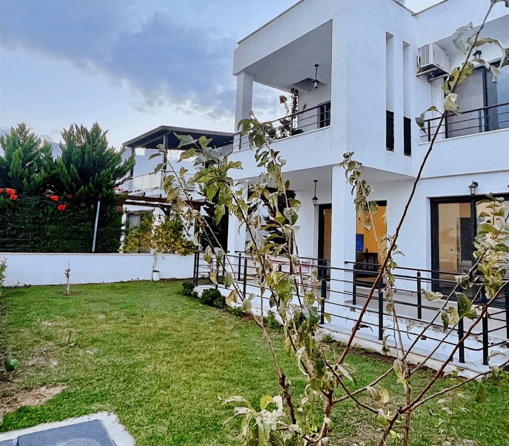 Akyarlar'da, 4+2,Masrafsız,Bahçeli,Yeni Tripleks Villa - 4