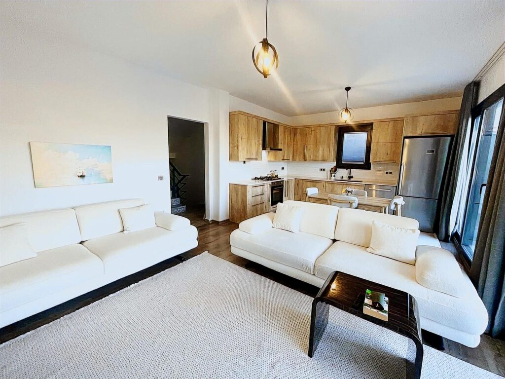 Akyarlar'da, 4+2,Masrafsız,Bahçeli,Yeni Tripleks Villa - 12