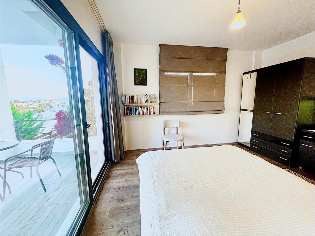 Akyarlar'da, 4+2,Masrafsız,Bahçeli,Yeni Tripleks Villa - 20