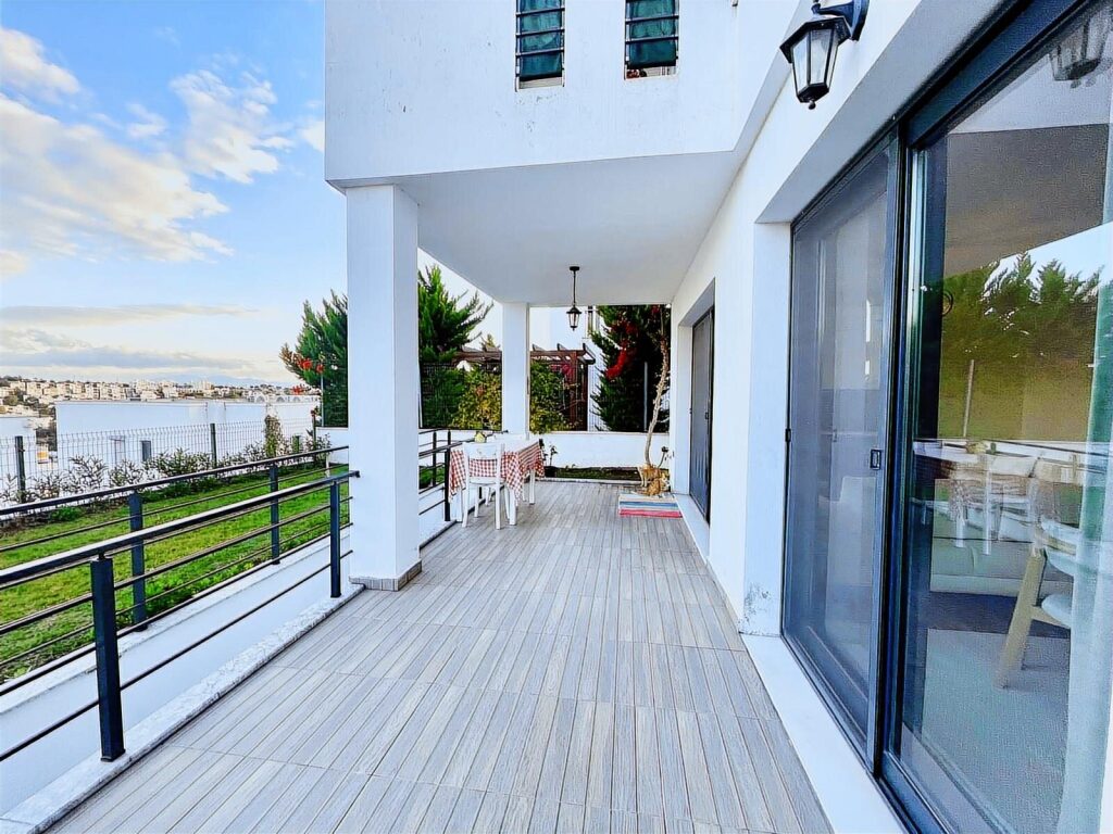 Akyarlar'da, 4+2,Masrafsız,Bahçeli,Yeni Tripleks Villa - 9